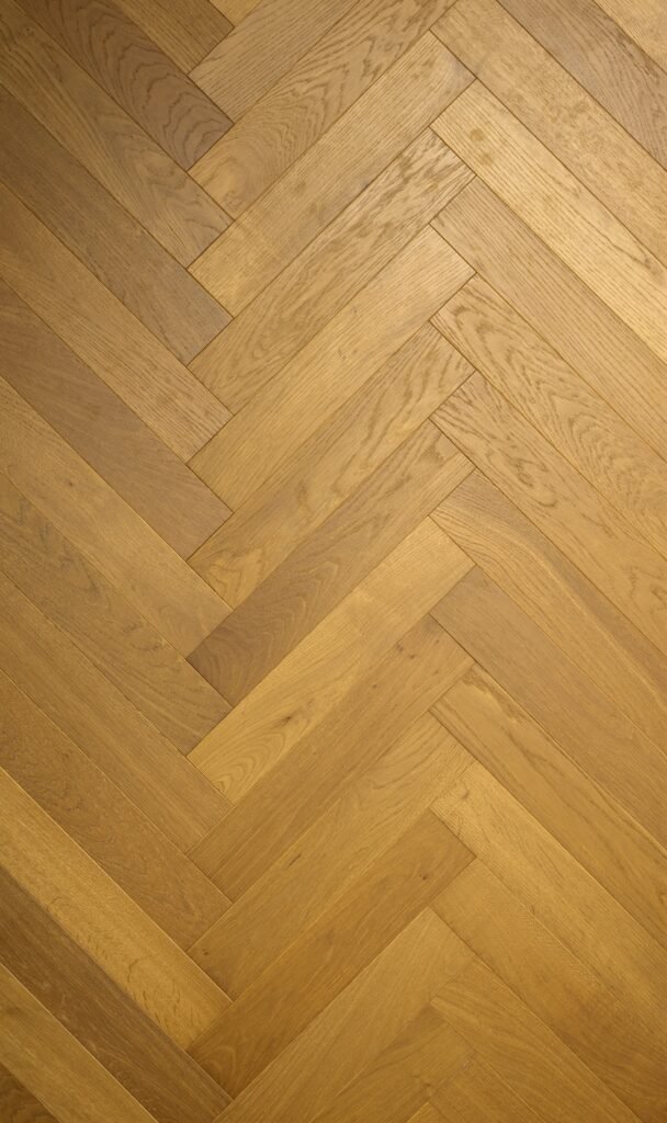 ორშრიანი პარკეტი HB1485 Herringbone 14/4x90x450mm smoked, brushed, UV oiled, ABC grade